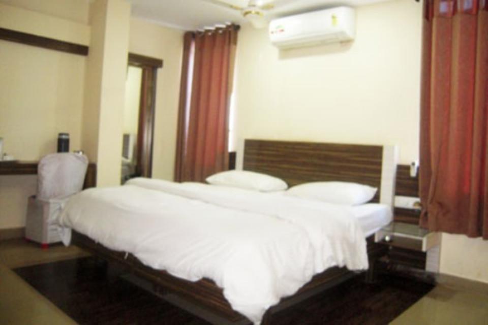 Hotel Swayam Jabalpur Quarto foto